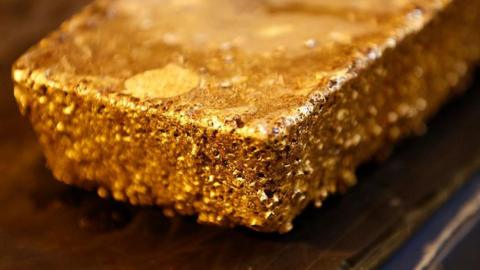 Guinea Bars Raw Gold Exports to Strengthen Local Refinery