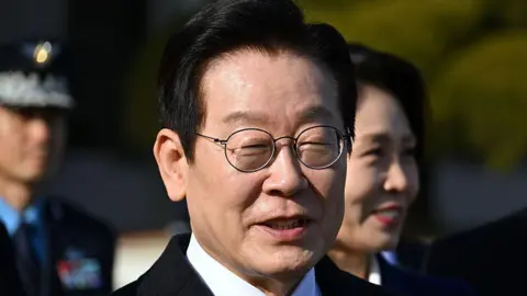 South Korea's President Lee Jae Myung to Strengthen Ties with China in Crucial Meeting with Xi Jinping