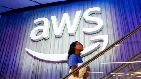 Amazon Resolves Major Outage Affecting Snapchat and Major Banks