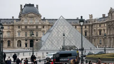 Louvre Heist Involves Local Criminals, Not Organised Crime