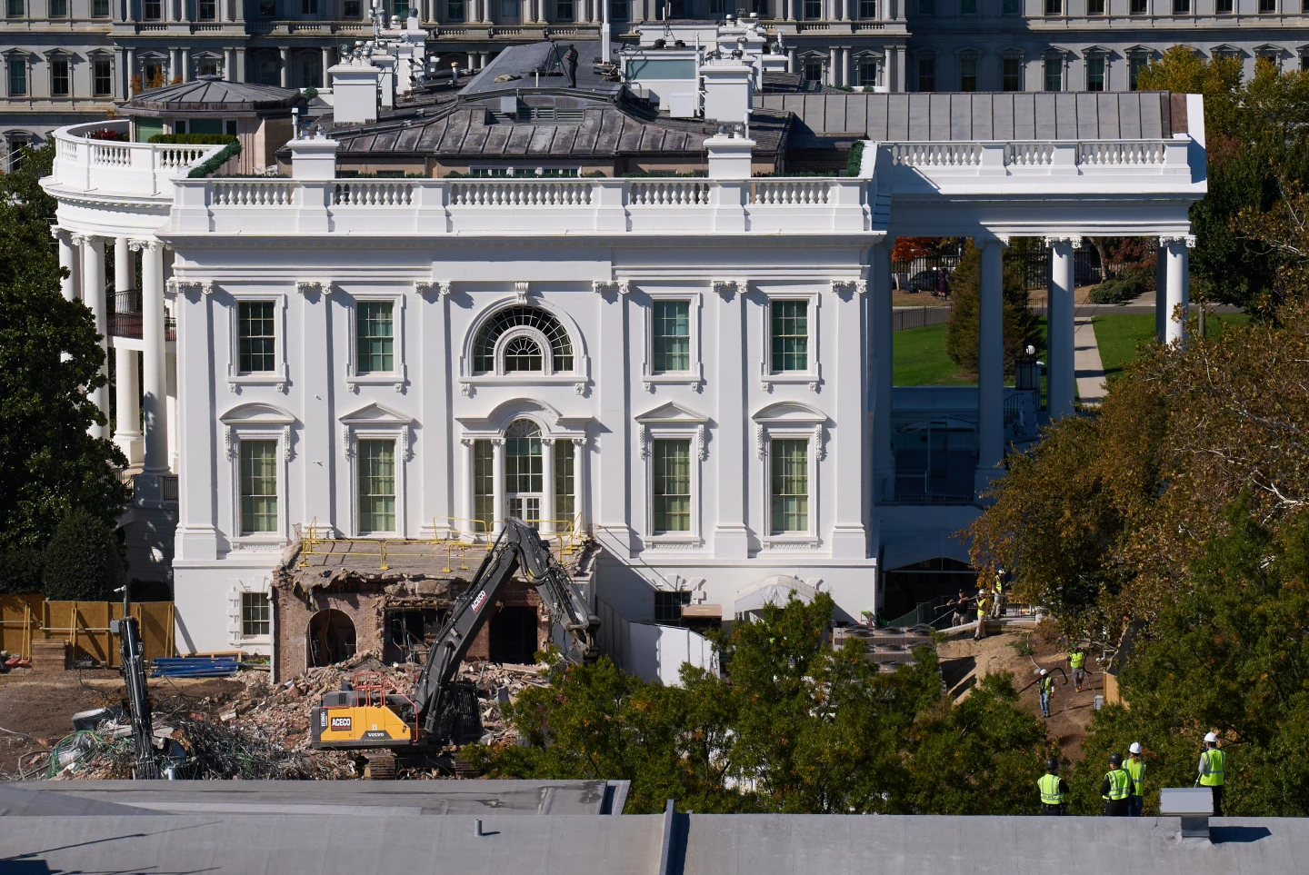 Divided Opinions on White House East Wing Demolition Amid Political Tensions