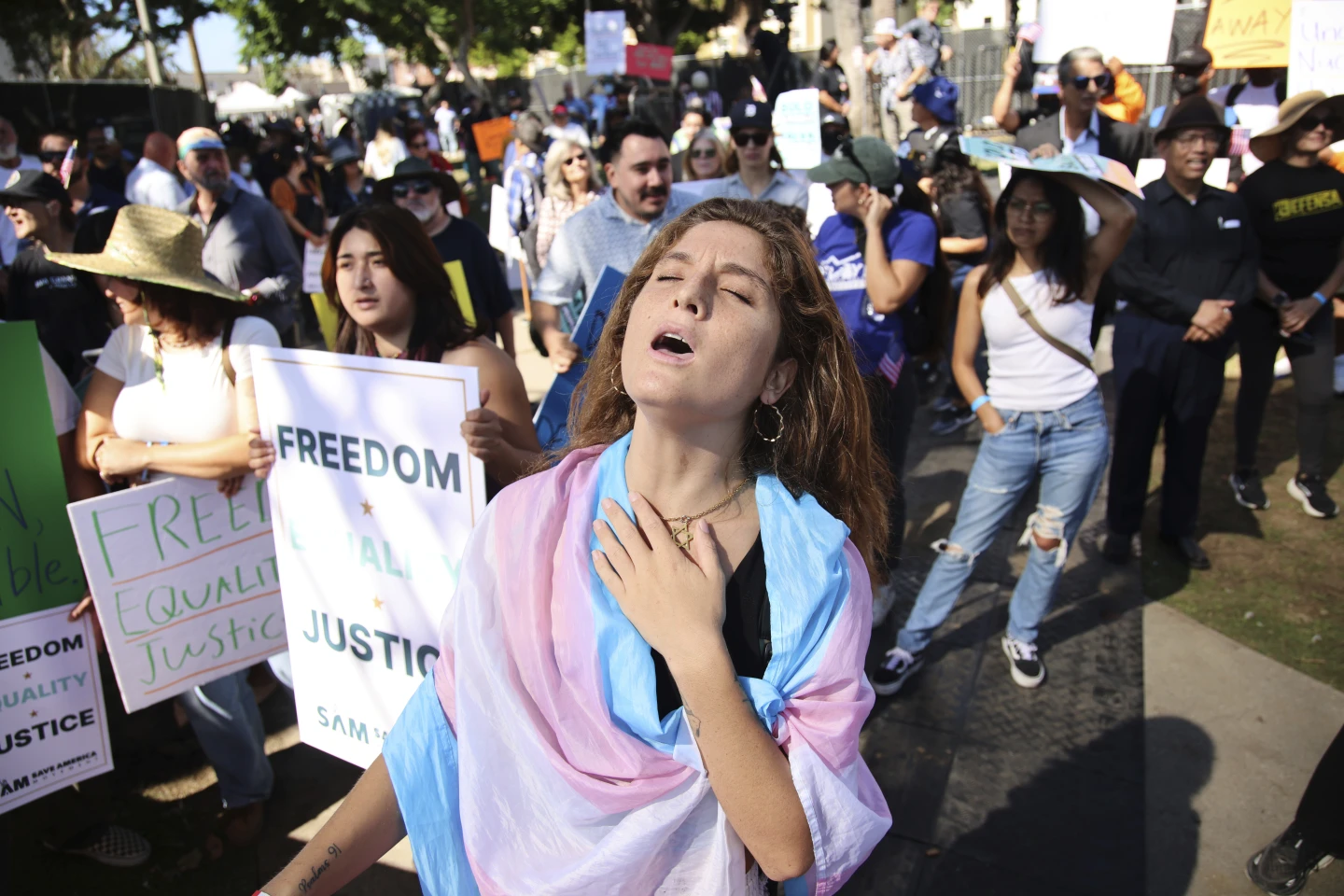 California Enacts Historic Mask Ban for Law Enforcement Amid Immigration Controversy