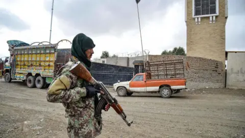 Taliban Confirms Border Assaults on Pakistan Amid Rising Tensions