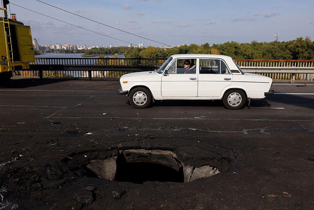 Kyiv Bridge Hit Again as German Chancellors Visit Amid Intensified Drone Strikes