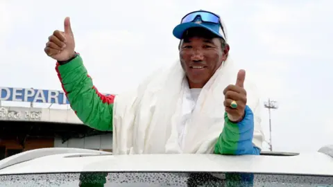 Kami Rita Sherpa and Lhakpa Sherpa Make History with Everest Summits