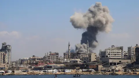 Cataclysmic Humanitarian Crisis Unfolds in Gaza City Amid Israeli Offensive