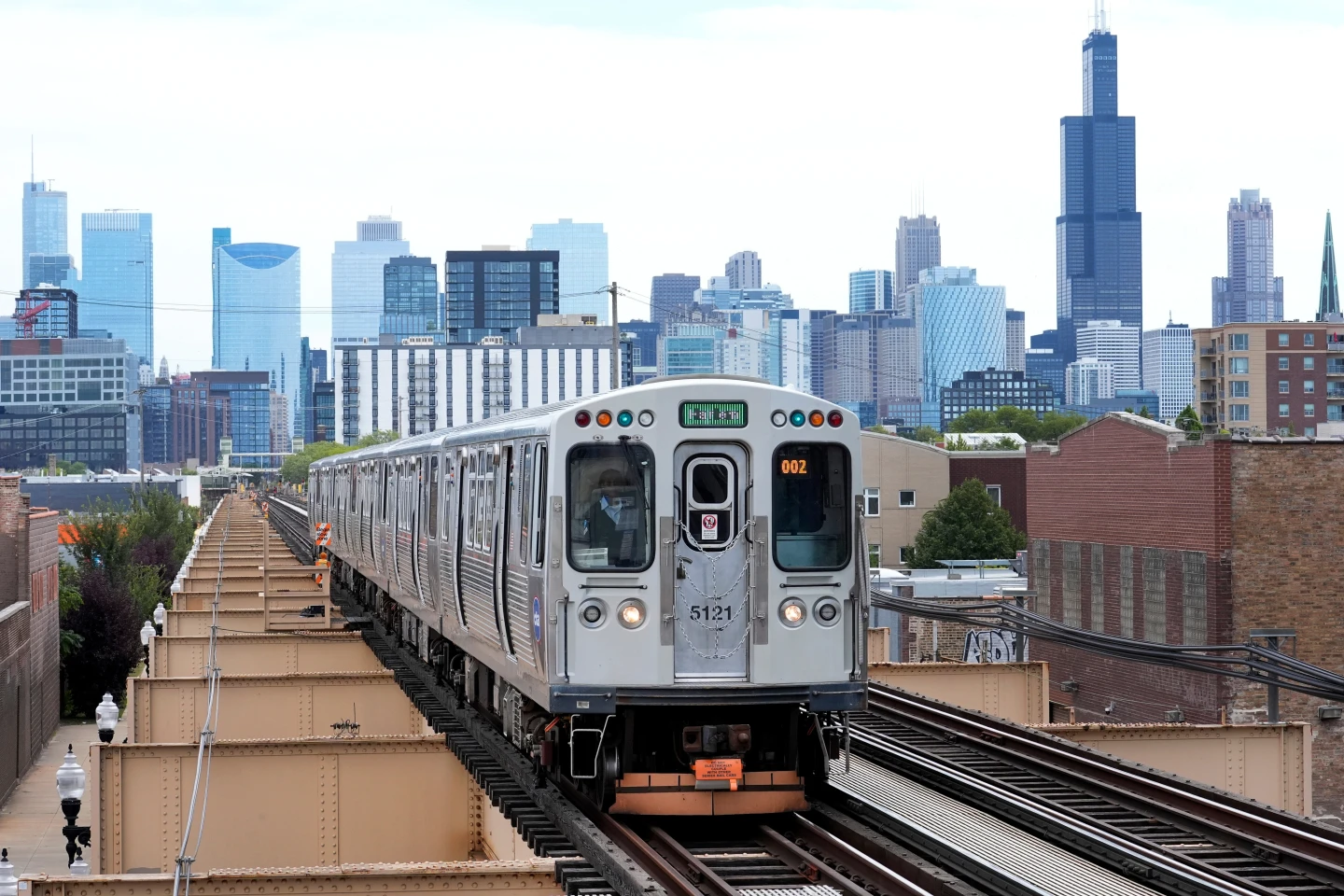 Trump Administration Freezes $2.1 Billion for Chicago Transit Projects Amid Shutdown