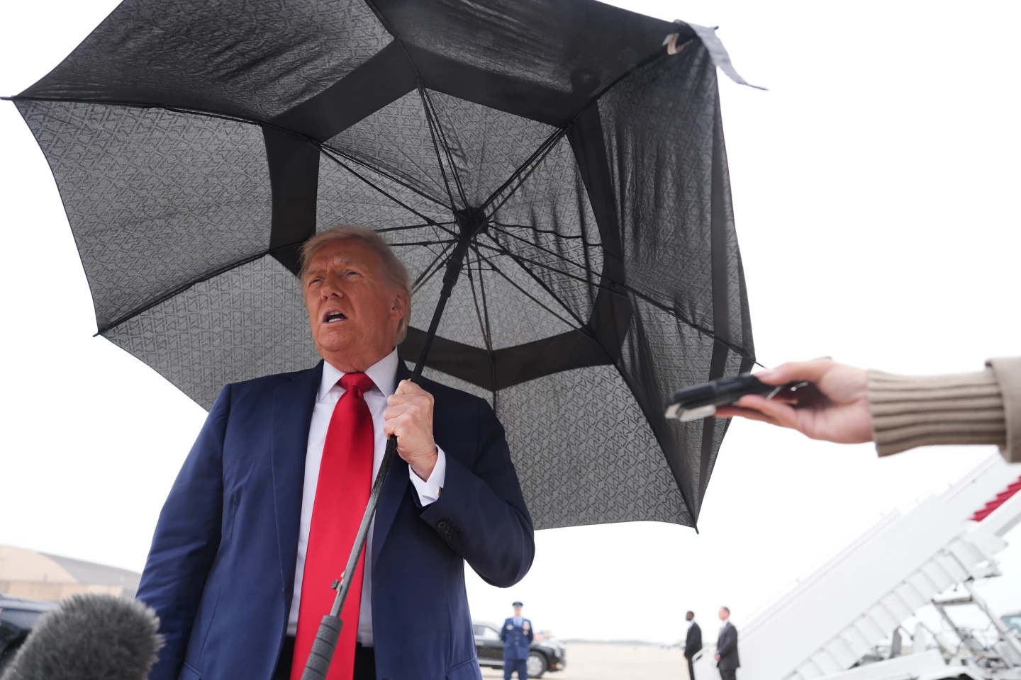 Trump Considers Sending Tomahawk Missiles to Ukraine Amid Ongoing Conflict