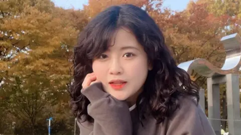 Tragic Loss: Baek Se-hee, Author of Acclaimed Memoir, Passes Away at 35