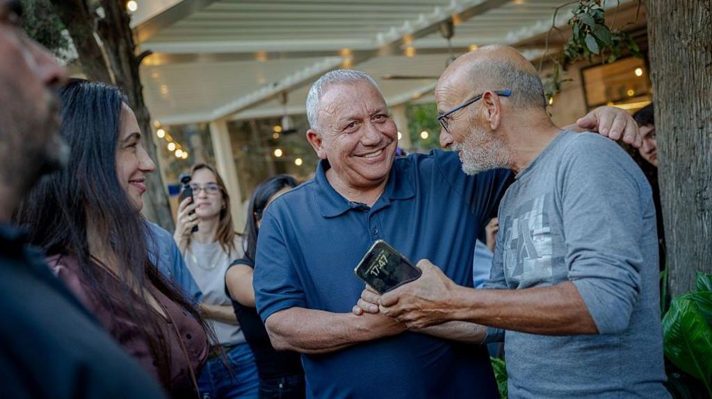 Gadi Eisenkot shakes a man’s hand