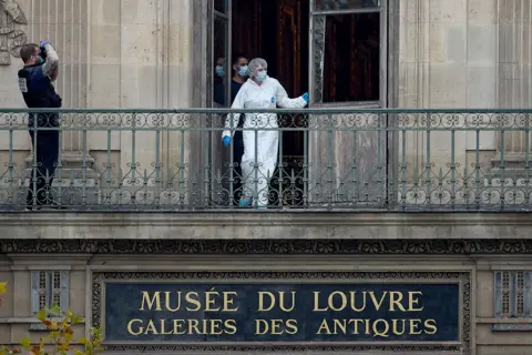 Louvre Director Admits Flaws in Security After €88 Million Jewelry Heist