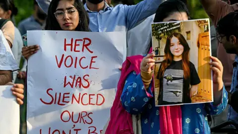 Death Sentence for Man Who Murdered Teen TikTok Star in Pakistan