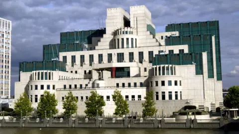 MI6 Unveils New Dark Web Portal to Recruit Spies from Russia