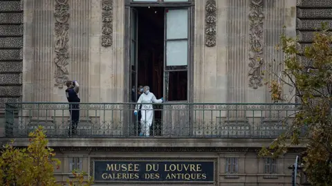 Louvre Heist: Attendant's Terrifying Account of Jewelry Theft
