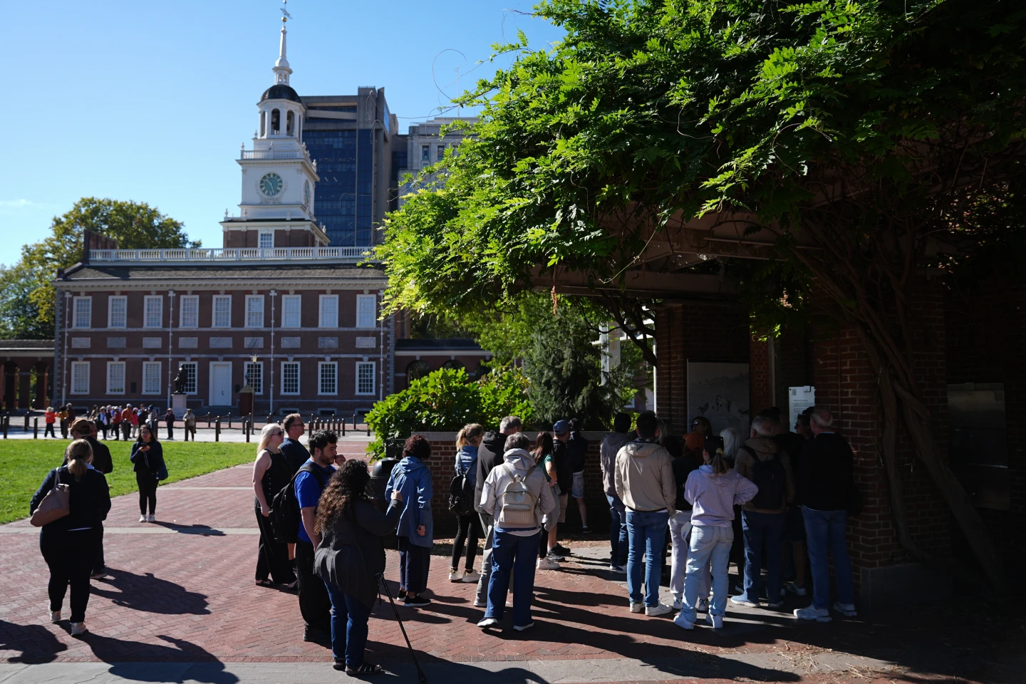 Government Shutdown Impacts National Parks: Limited Access and Visitor Concerns