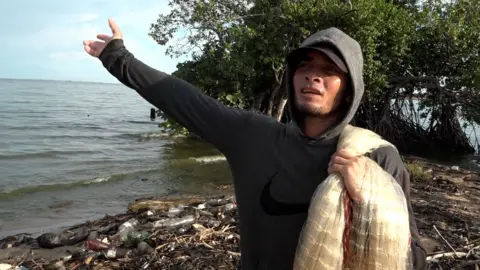 Fear Grips Venezuelan Fishermen Amid US Military Strikes in the Caribbean